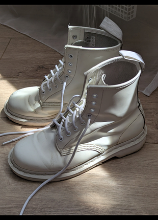 Оригінальні черевики dr martens mono white