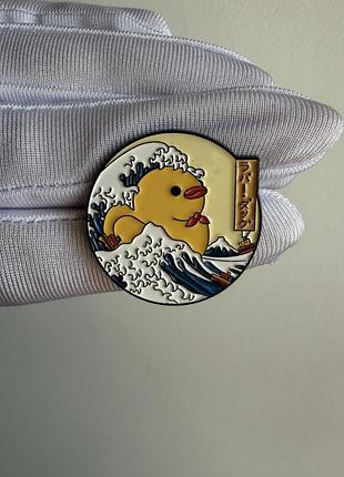 Пін значок металевий брошка «качечка велика хвиля в канагаві» — duck wave enamel pin