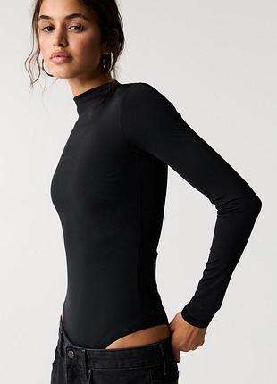 Чорна кофта боді лонгслів pull&bear 2