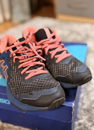 Жіночі кросівки asics