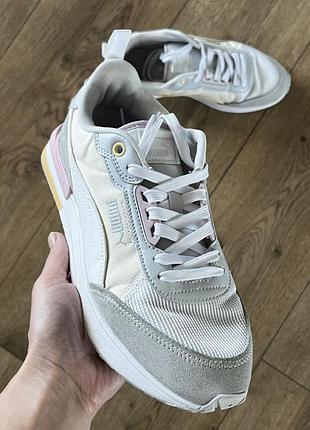 Жіночі кросівки puma r22