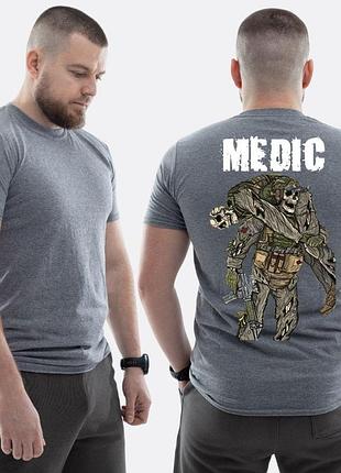 Мужская классическая футболка с принтом medic военный медик скелет извлекает раненого , мокрый асфальт xs