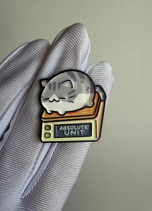 Пін значок металевий брошка «кіт absolute unit на вагах» — милий enamel pin з котиком