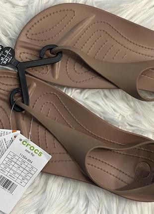 Сандалії-вʼєтнамки crocs sexi flip 39-40 бронзовий