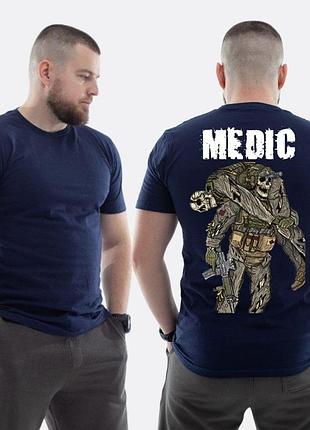 Мужская классическая футболка с принтом medic военный медик скелет извлекает раненого , темно синий xl