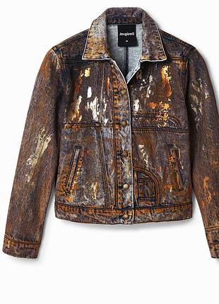 Джинсова куртка з потертостями desigual