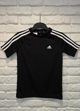 Футболка adidas на 9-10роков, 134-140см