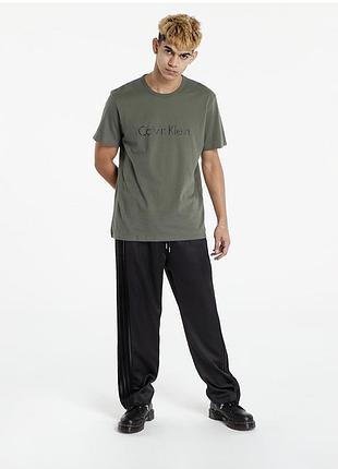 Оригинальная футболка calvin klein.