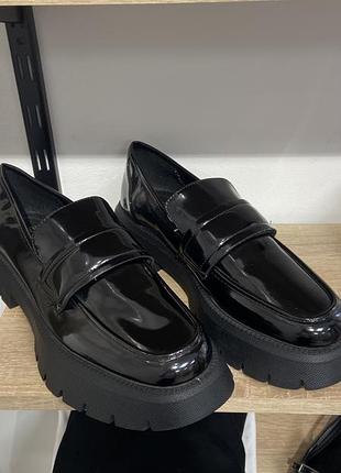 Лофери на масивній підошві zara