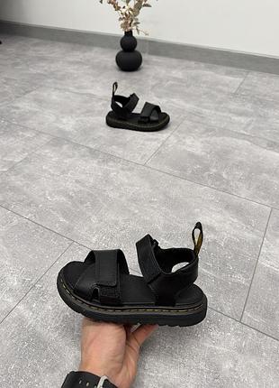 Сандалі dr.martens 2