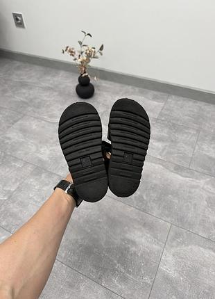 Сандалі dr.martens 8