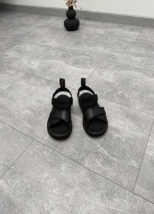 Сандалі dr.martens 9