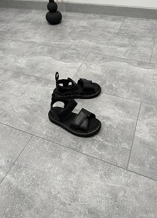 Сандалі dr.martens 10