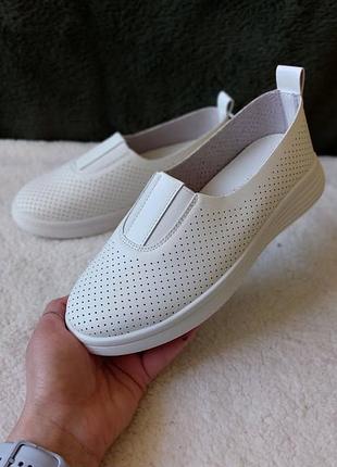 Слипоны женские кожаные, лоферы молочного цвета