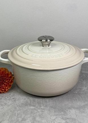 Каструля с крышкой le creuset signature cast iron round casserole 21177207164430 20 см 2.4 л безе