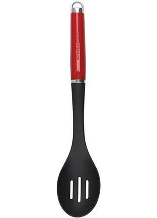 Ложка для сервировки с прорезями kitchenaid coreline kag004ohere 35.3 см красная