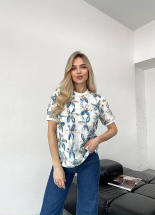 Футболка с объемными цветами