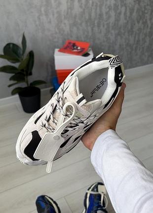 Be right back white/black 8
