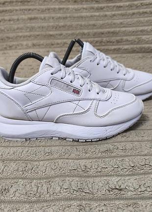 Оригінальні жіночі кросівки reebok classic vegan