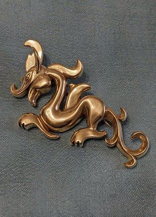 Позолоченная фирменная брошь дракон metropolitan museum mma