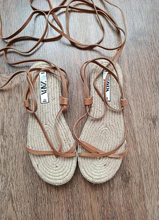 Босоніжки/сандалі шкіряні zara