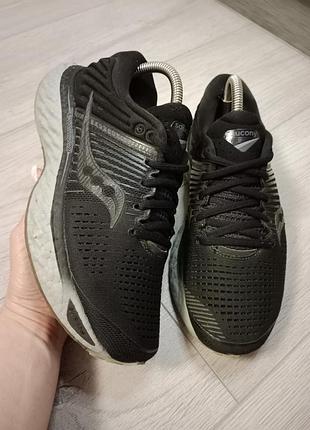 Кроссовки saucony