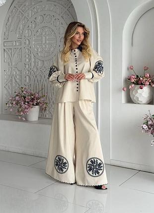 Женский костюм