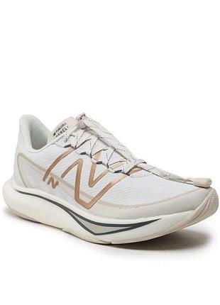Чоловічі кросівки new balance fuelcell rebel v3 permafrost, розмір 40.5