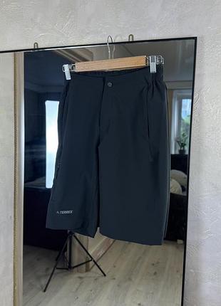 Практичні чорні шорти adidas terrex з технологією aeroready