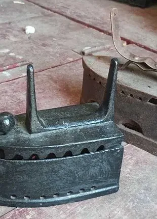 Старинный утюг на дровах углях ретро утюг царский