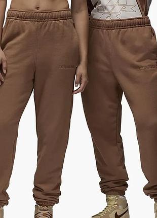 Штани чоловічі air jordan wordmark trousers brown fz3954-223