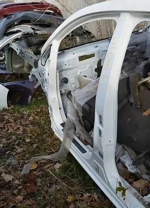 Стойка кузовная центральная левая nissan leaf 13-17 (01) белая