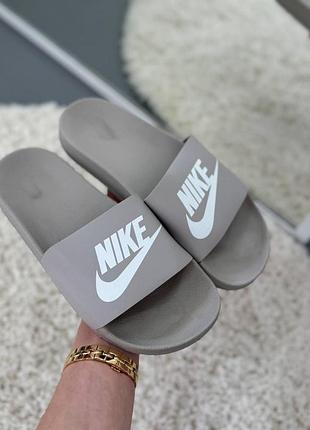 Шлепанцы nike серые найк из пеноматериала для пляжа и повседневной носки