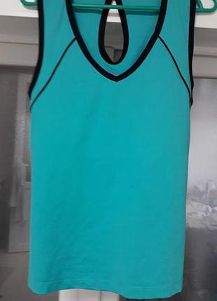 Сhina 
42/xl/50
жіноча  бірюзова спортивна майка, мае бюсгалтер( вказано на останньому фото 
ідеальний стан (стан нової)