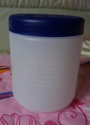 Диспенсерная емкость для средств для стирки.