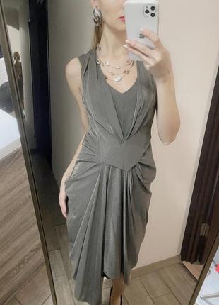 Классические платье интересного кроя серо серебряное1 фото