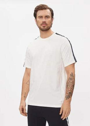 Мужская футболка tommy hilfiger regular fit молочный (um0um03005 white lav25 (l))