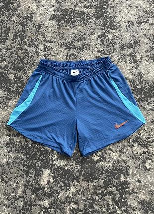 Продаю спортивні шорти nike