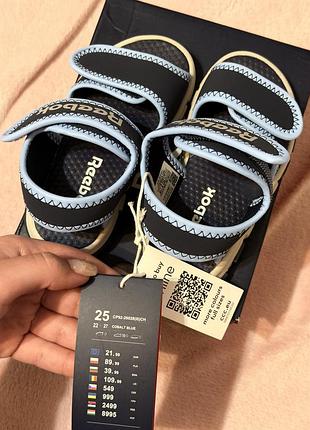 Reebok дитячі босоніжки розмір 25(14,5)