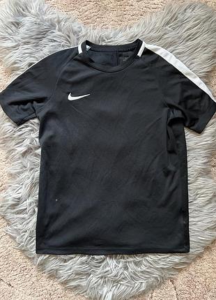 Класна легенька футболка nike оригінал