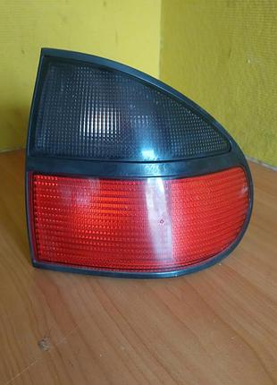 Фонарь задний правый renault laguna i (7700820051)
