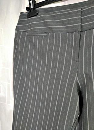 Стильные брюки в полоску с широким поясом7 фото