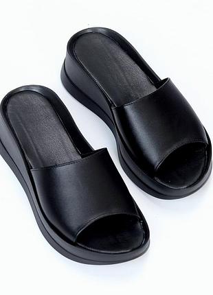 Стильные черные кожаные шлепанцы на невысокой танкетке в ассортименте 38