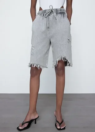 Джинсові шорти zara з рваним ефектом, розмір s.