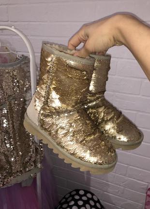 Блискучі уггі ugg з паєтками zara