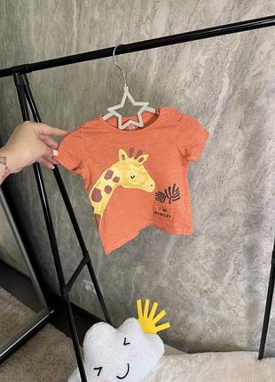 Футболка на 6-9 місяців 🦒