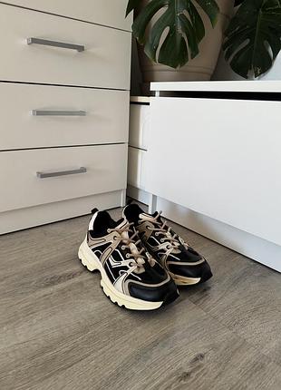 Кросівки від zara