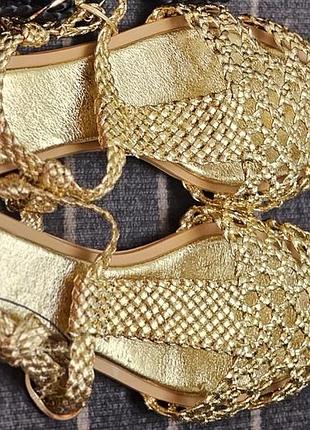 Босоніжки золоті zara 12-14 робочих днів