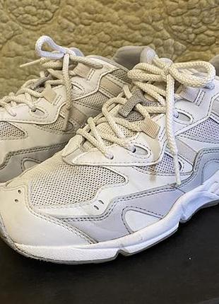 Фірмові кросівки "new balance" розмір 39. устілка 25 см. оригінал!