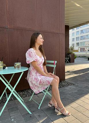 Сукня з рожевим принтом